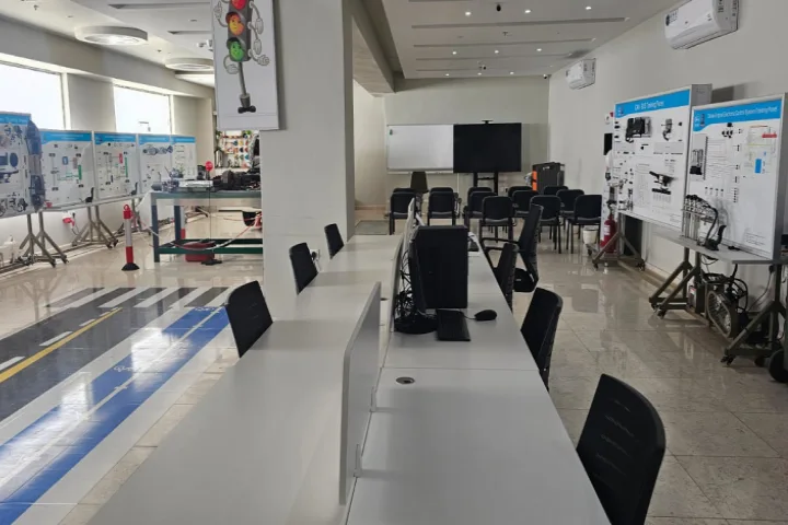 قاعة تدريب أكاديمية تي أي تي